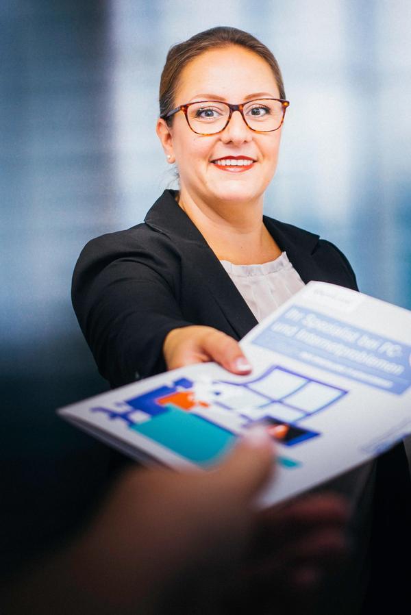 RheinLand Versicherungen in Korschenbroich - Corinna Schäfer und Tim Verhoeven