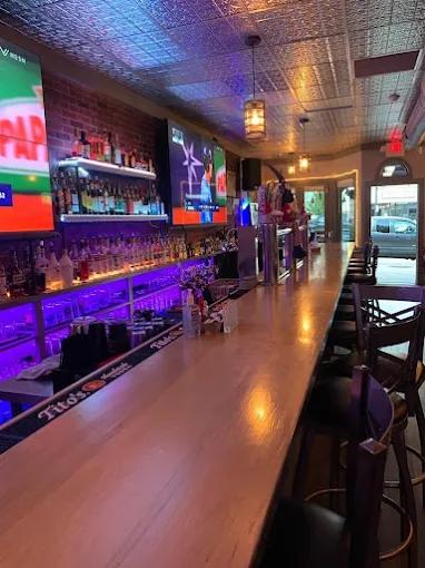 Four Square Restaurant & Bar