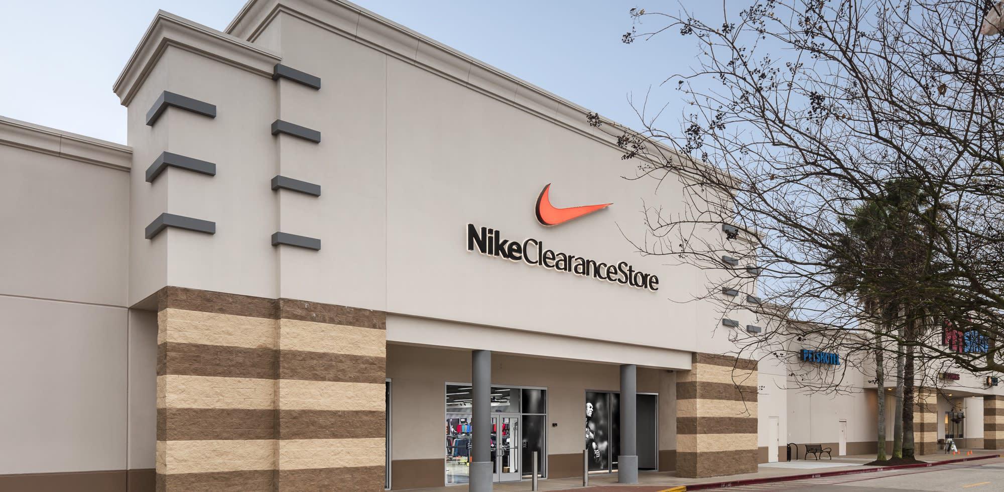 Nike Clearance Store - Pasadena