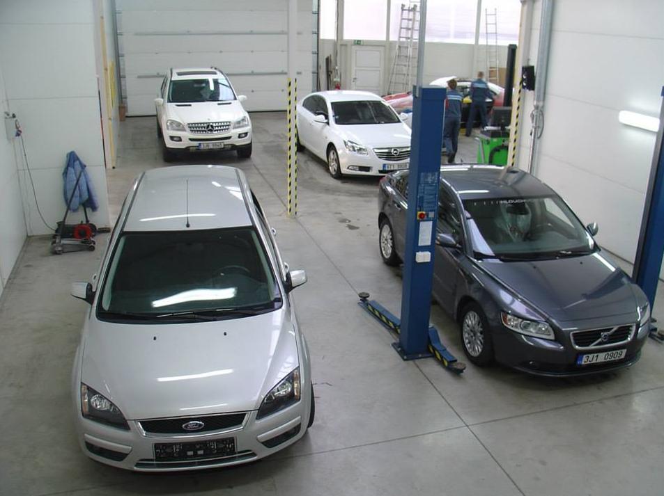 HLOUCH MOTORS s.r.o.