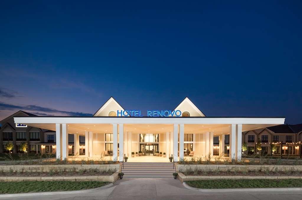 Hotel Renovo Des Moines Urbandale Tapestry by Hilton