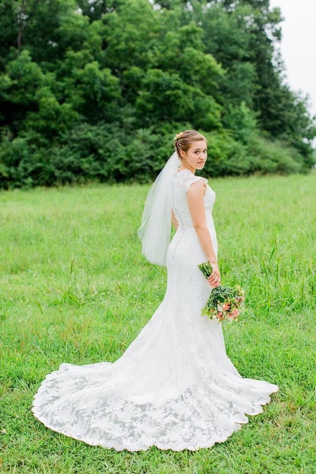 Holly's Unique Weddings & Gowns