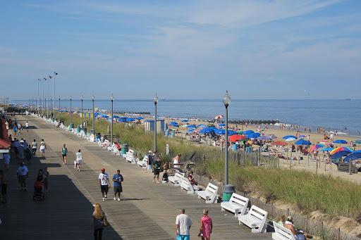 Breakers Hotel & Suites