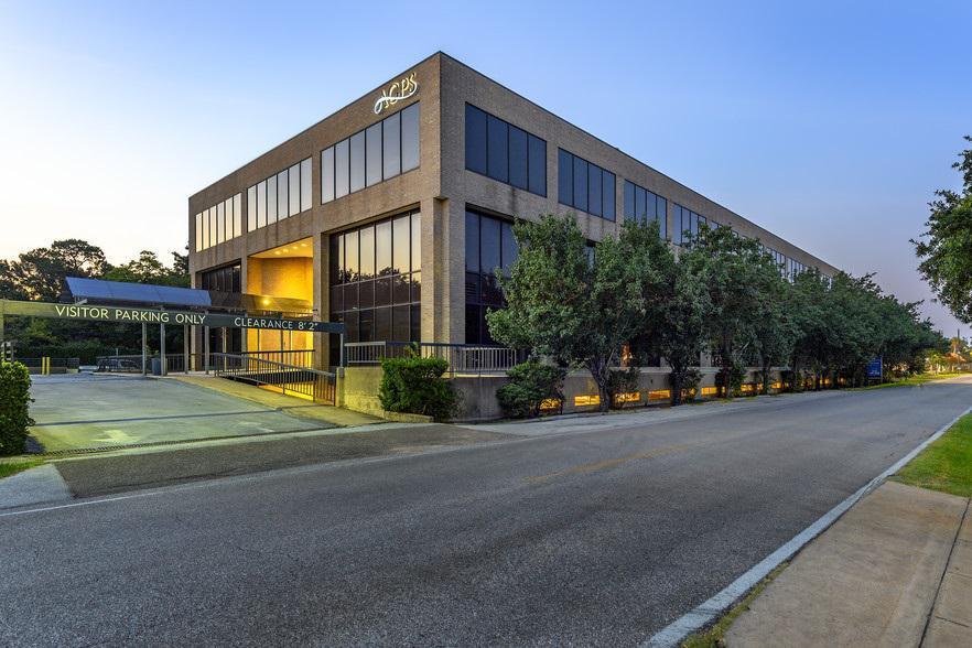 West Houston Periodontics: Kevin Calongne DDS