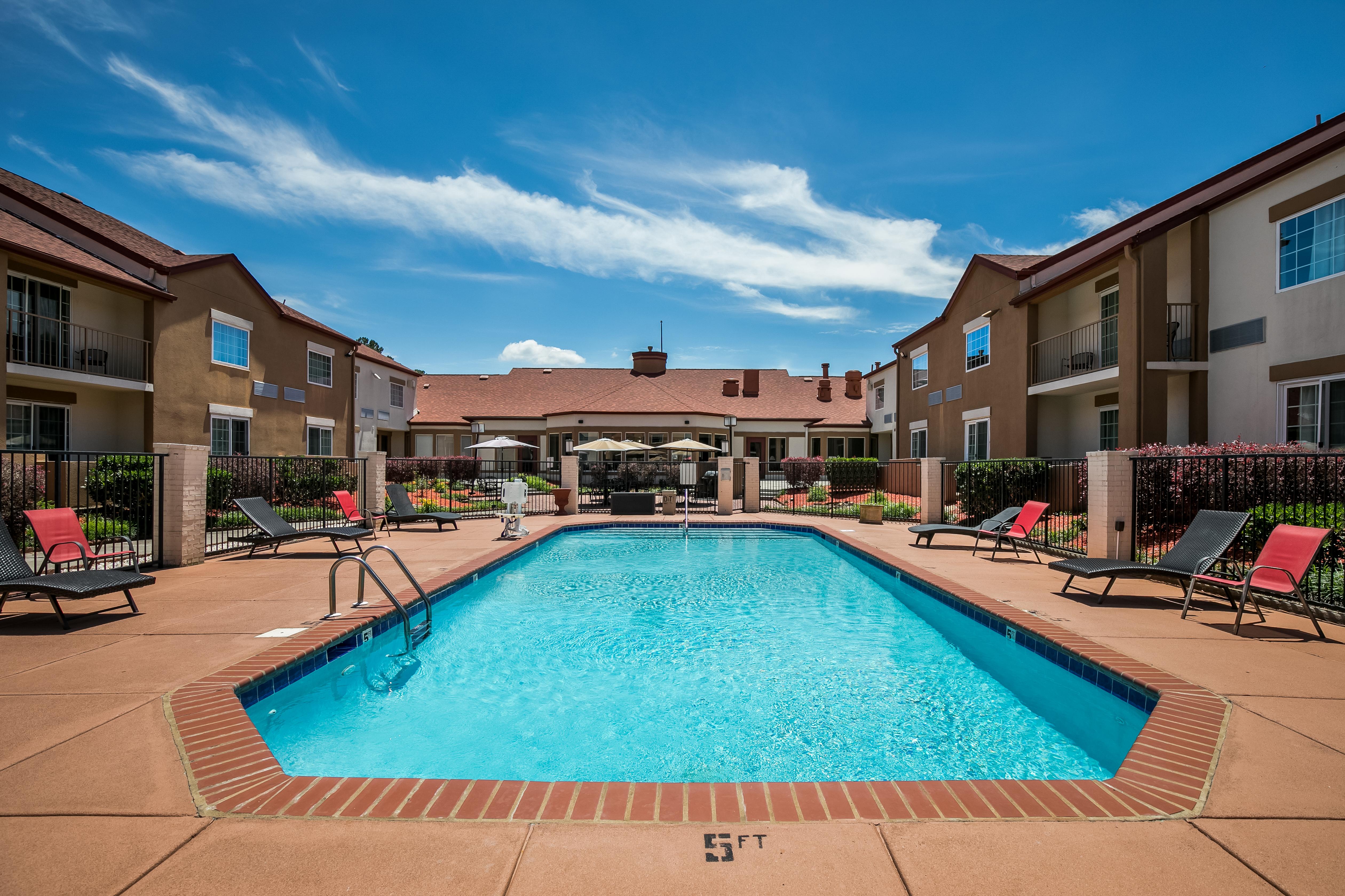 Red Roof PLUS+ & Suites Knoxville West-Cedar Bluff