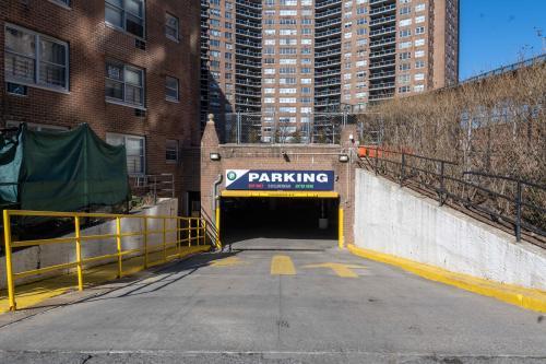 Centerpark Parker Towers Parking Garage