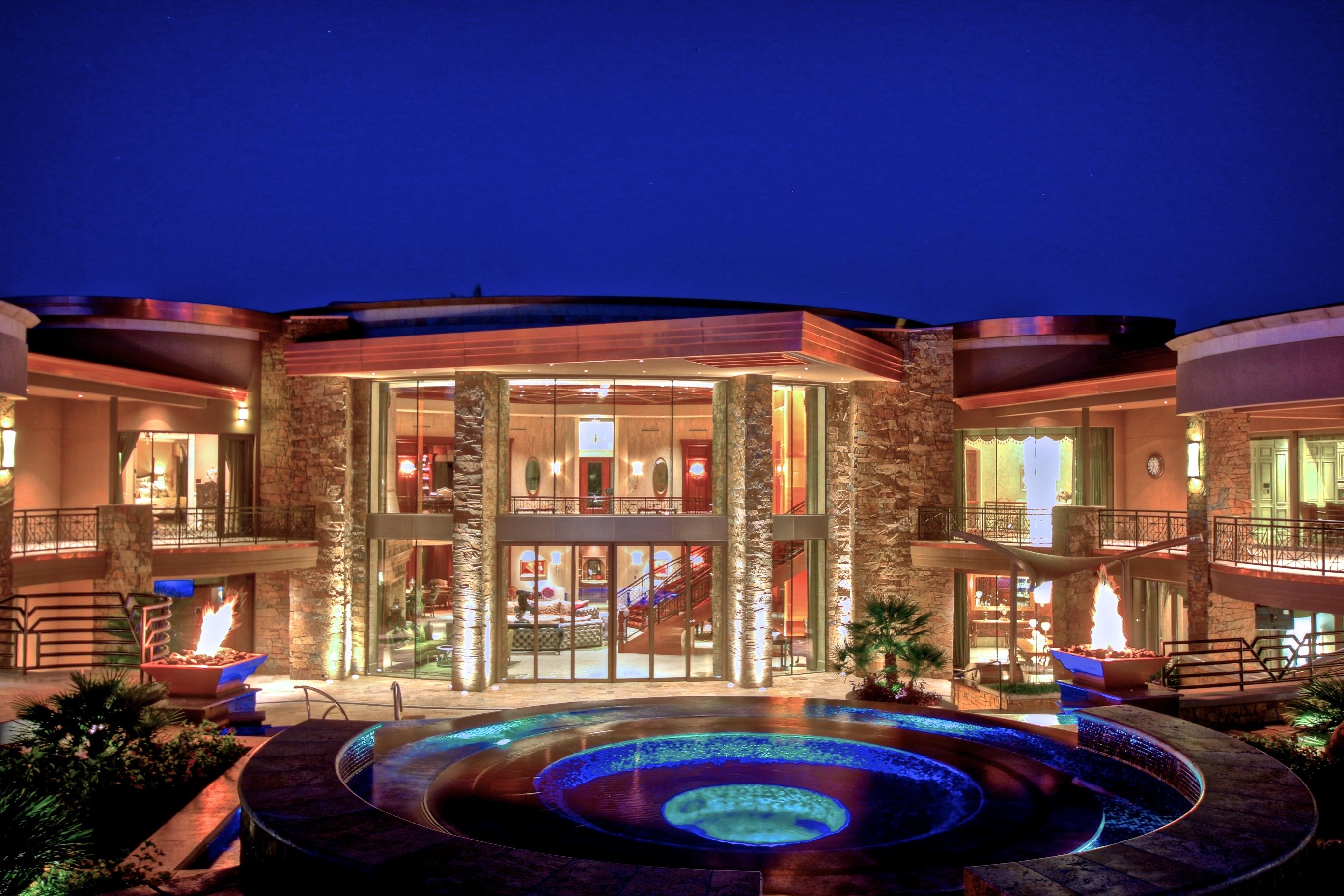 Johnathon De Young Luxury Realtor