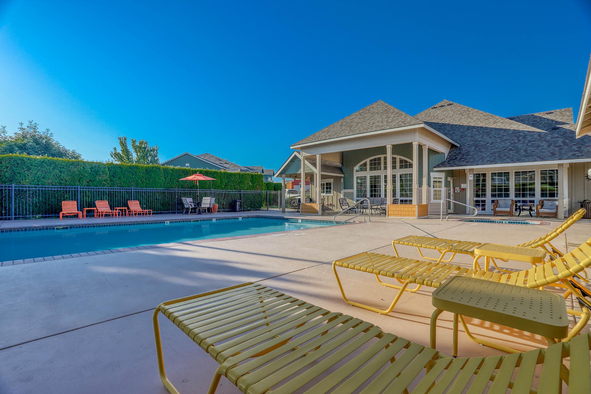 Seasons On 4th Avenue