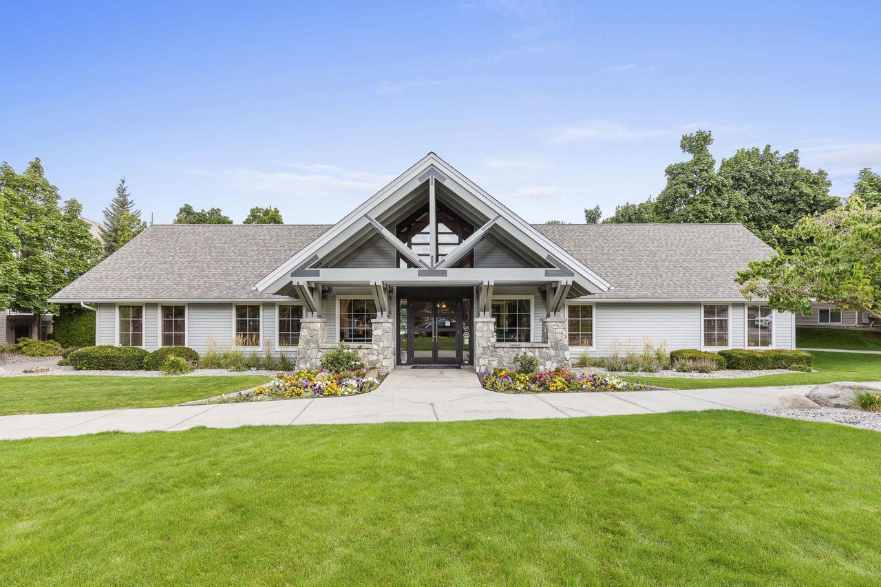 Big Trout Lodge Apartments