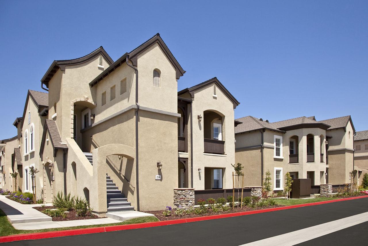 St. Claire Apartment Homes