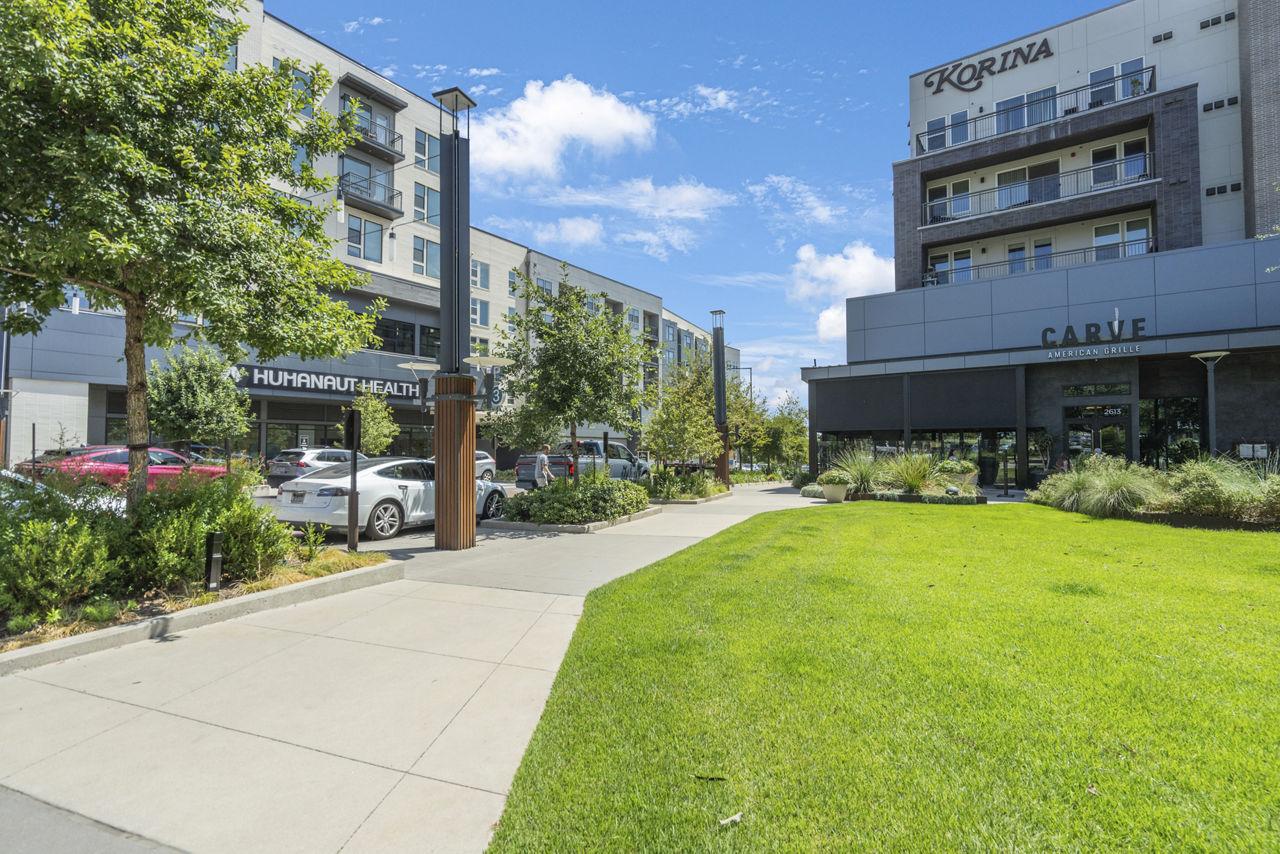 Korina & Alder at The Grove