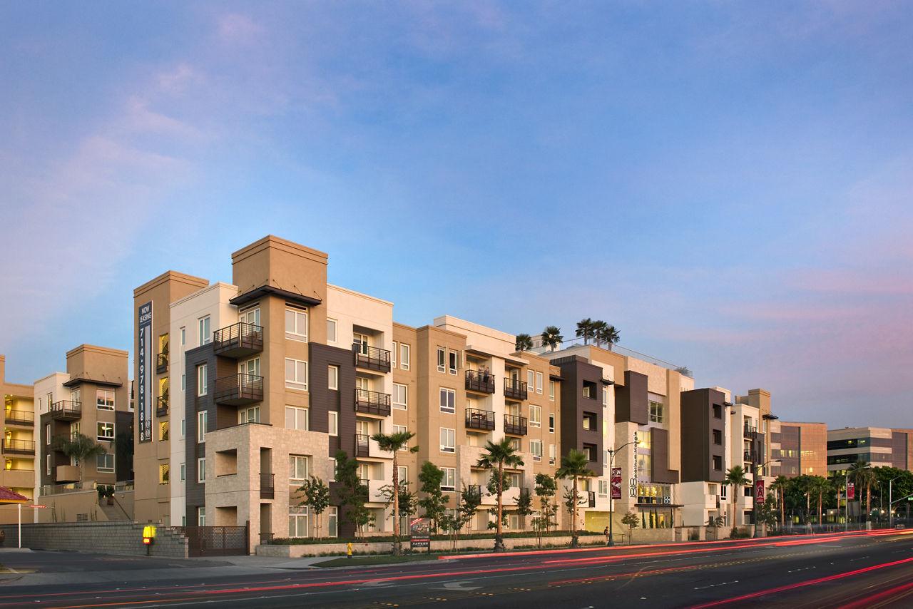 1818 Platinum Triangle