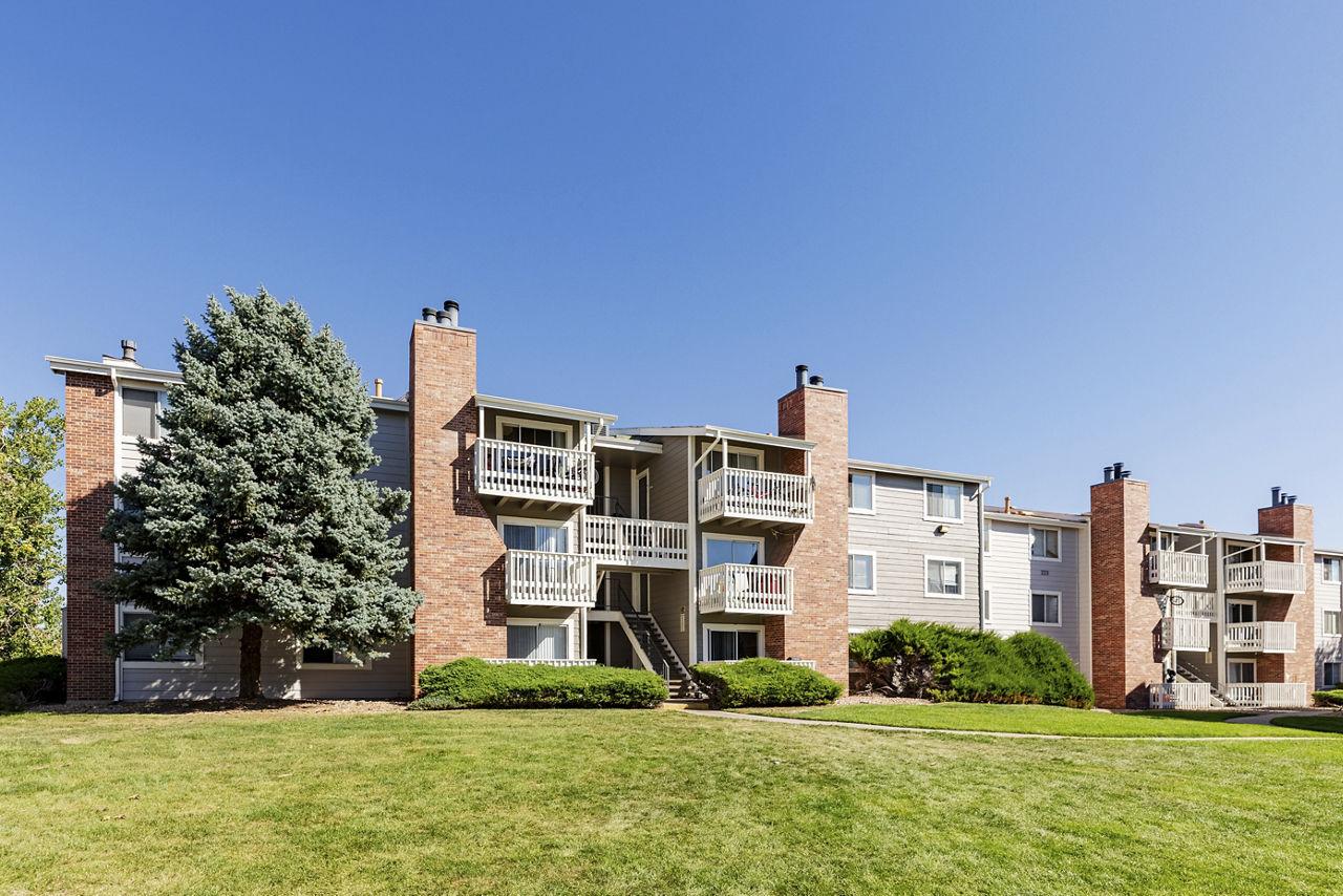 Glen at the Park - Apartments for Rent in Aurora, CO Near Denver