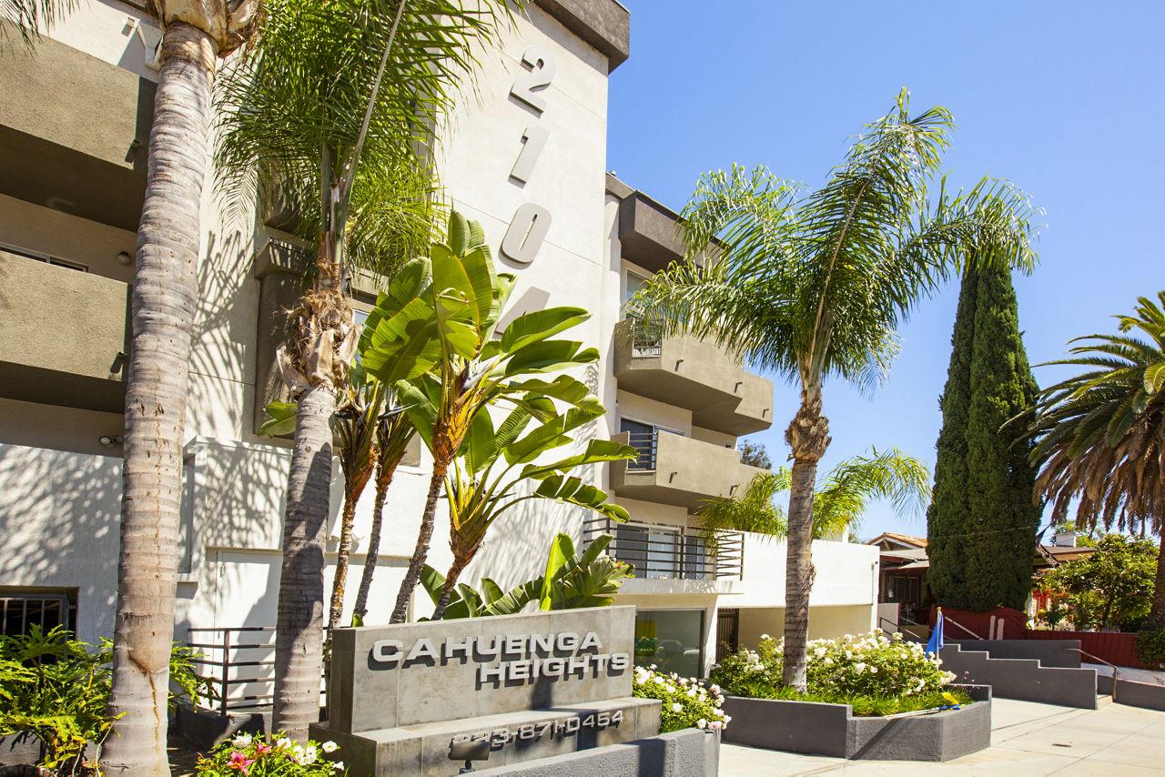 Cahuenga Heights Apartments