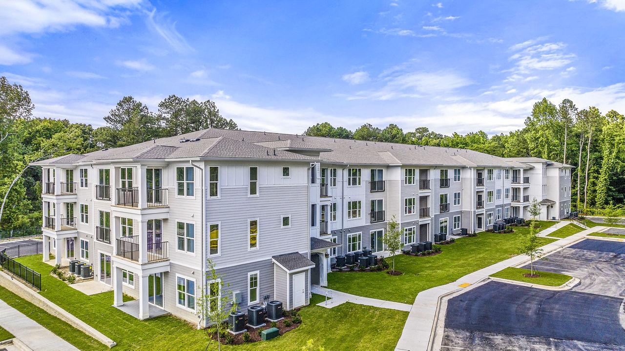 Everly on 401 Apartments