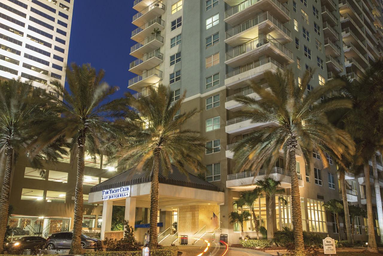 Yacht Club at Brickell Apartments