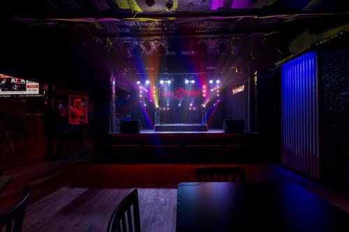 37 Main Restaurant + Bar