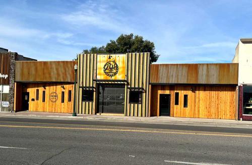 The 208 Bar and Grill
