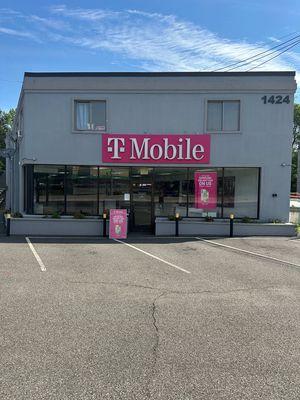 T-Mobile Authorized Retailer