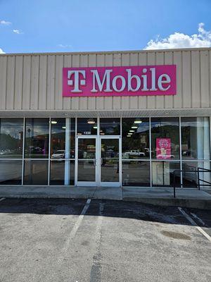 T-Mobile Authorized Retailer