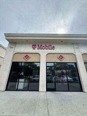 T-Mobile Authorized Retailer