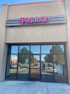 T-Mobile Authorized Retailer