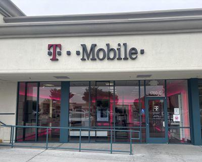 T-Mobile Authorized Retailer