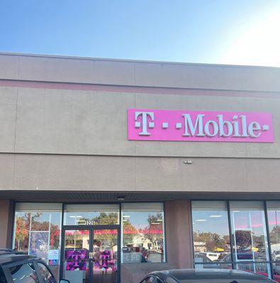 T-Mobile Authorized Retailer