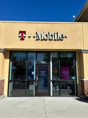 T-Mobile Authorized Retailer
