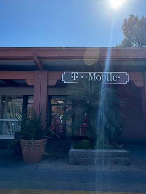 T-Mobile Authorized Retailer
