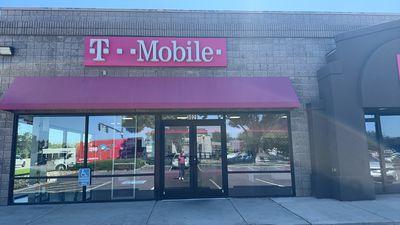 T-Mobile Authorized Retailer