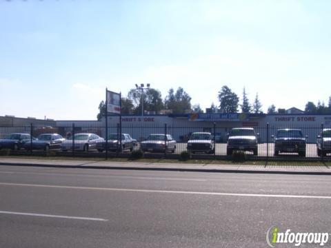 Superthrift Store & Cars