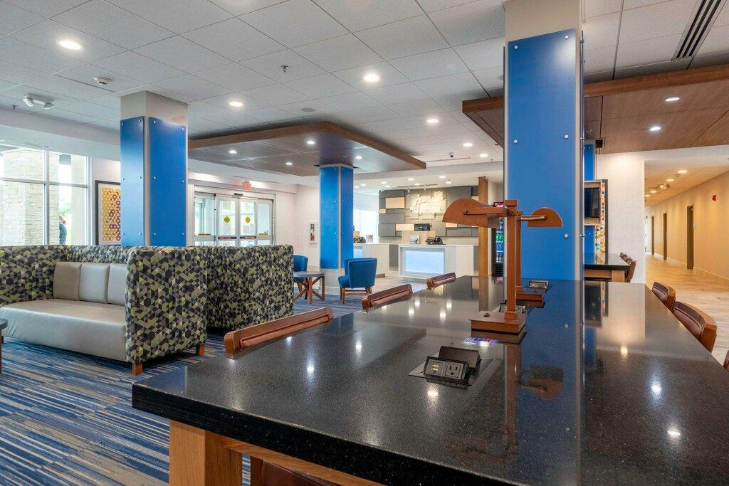 Holiday Inn Express & Suites Staunton By IHG