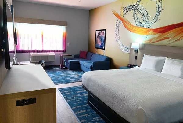 La Quinta Inn & Suites by Wyndham San Antonio Seaworld/LAFB