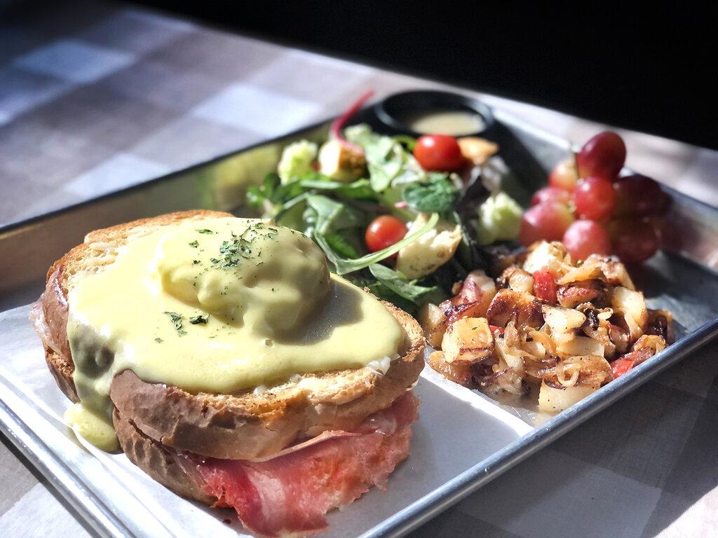 Crepes & Grapes Cafe