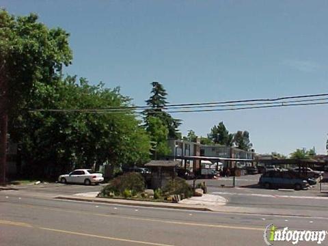 Royal Oaks Garden Apartments