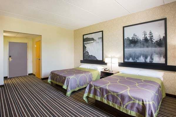 Super 8 by Wyndham Plattsburgh