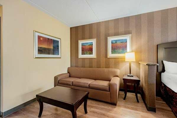 La Quinta Inn & Suites by Wyndham Bel Air/I-95 Exit 77A