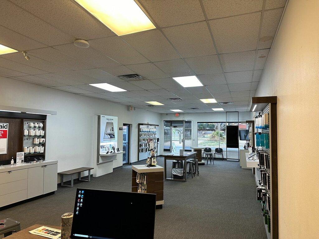 Russell Cellular-Verizon Authorized Retailer