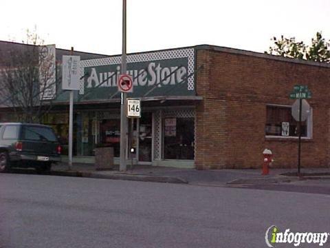 Vicki's Antiques on Main