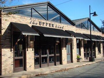 The Upper Hand Salon: River Oaks