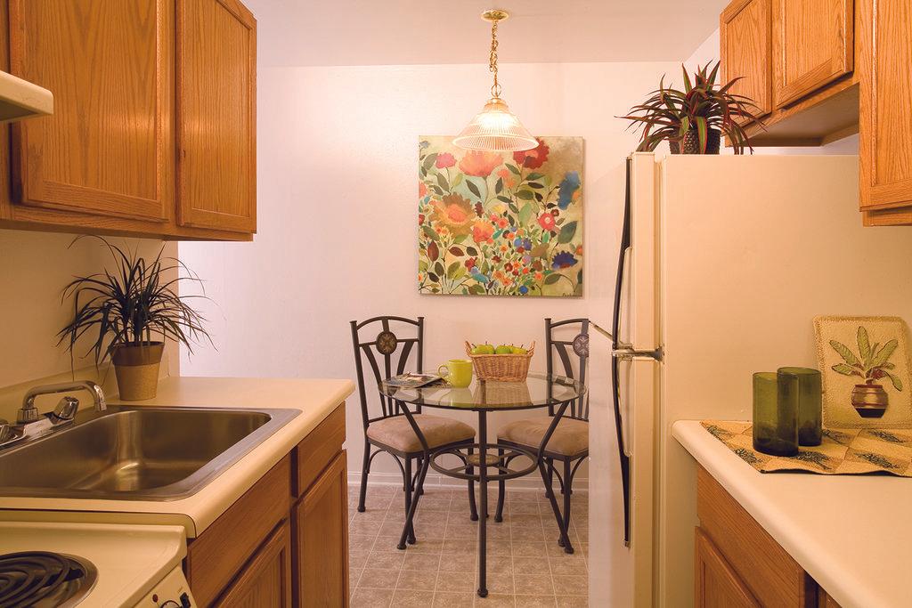 Bristol Square Apartment Homes