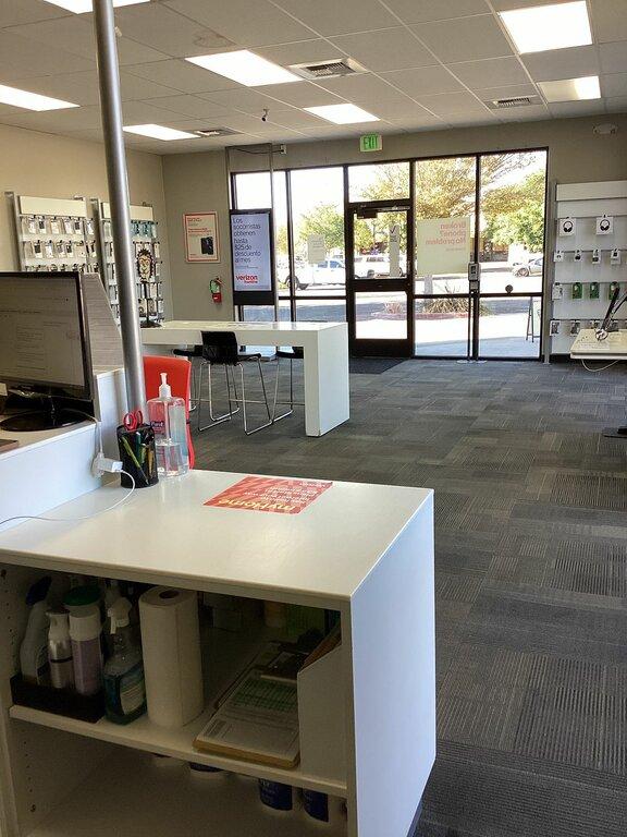 Russell Cellular-Verizon Authorized Retailer