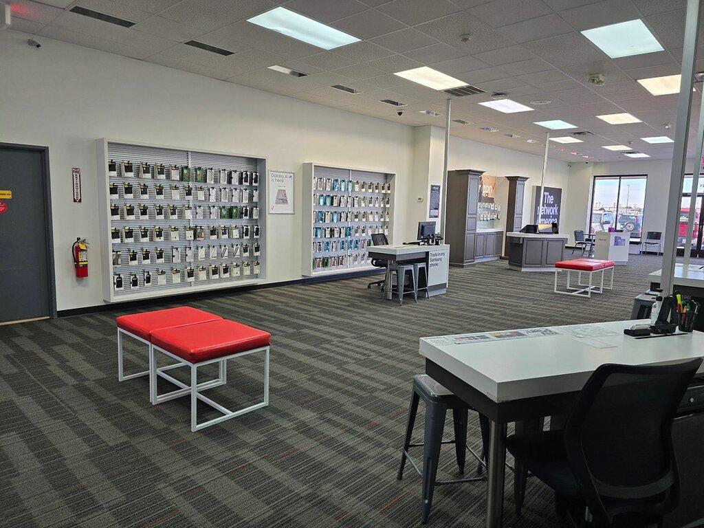 Russell Cellular-Verizon Authorized Retailer