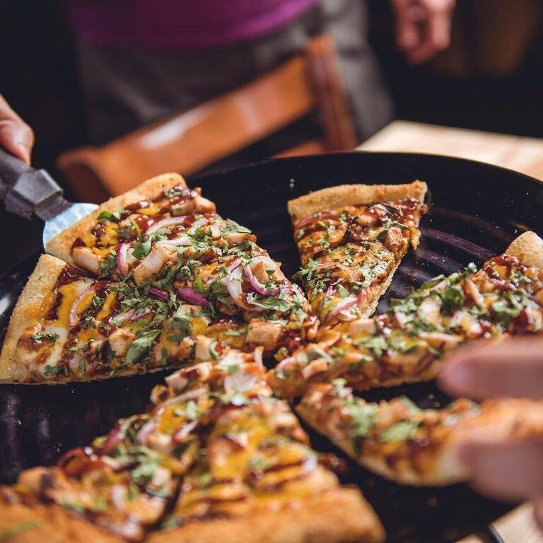 Boston's Pizza Restaurant & Sport Bar