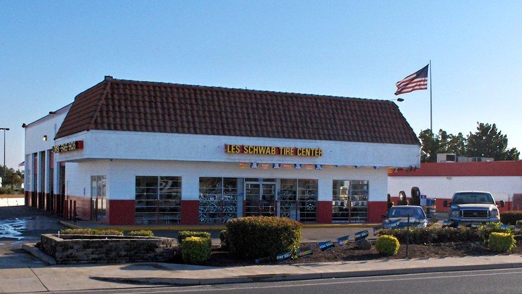 Les Schwab Tire Center