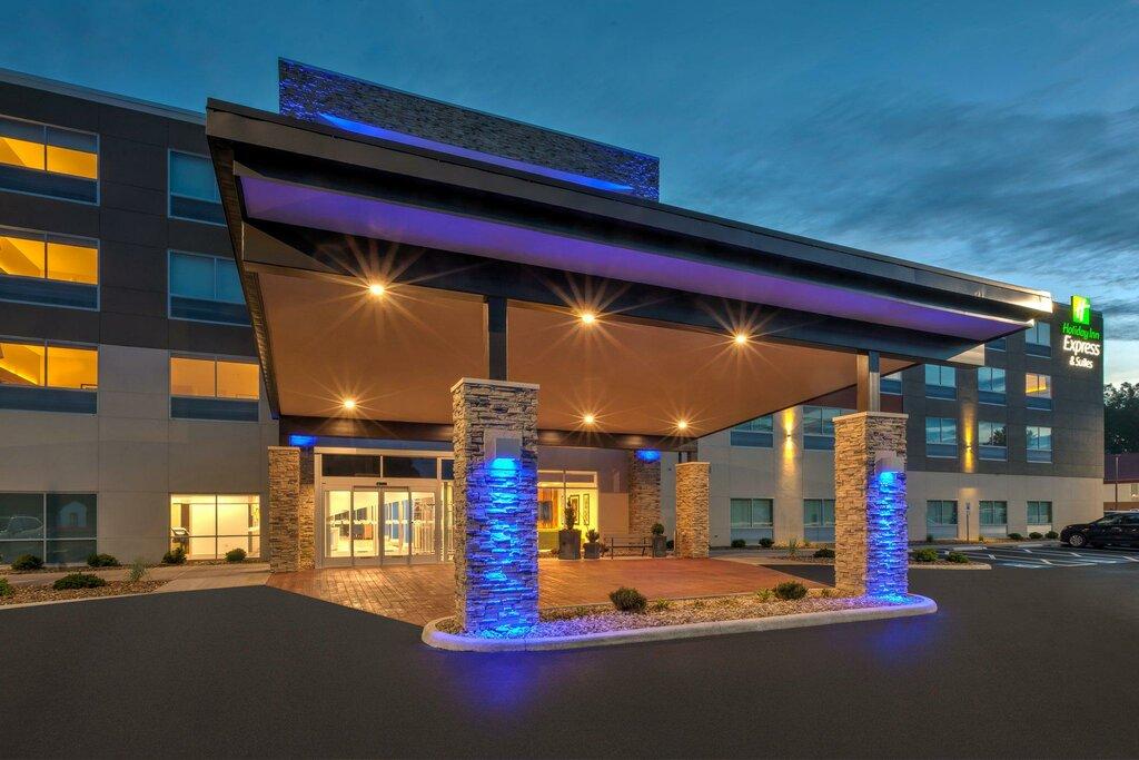 Holiday Inn Express & Suites Milan-Sandusky Area, An IHG Hotel