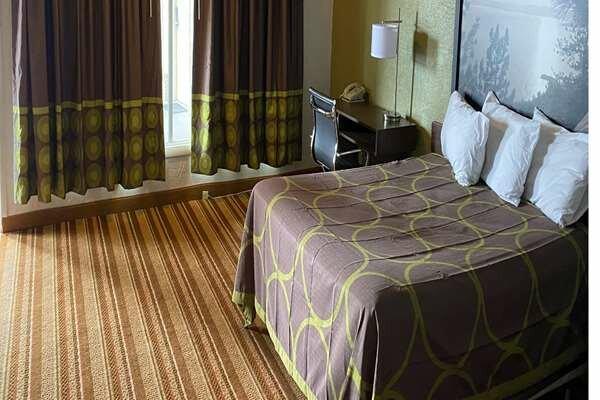 Super 8 by Wyndham Wells