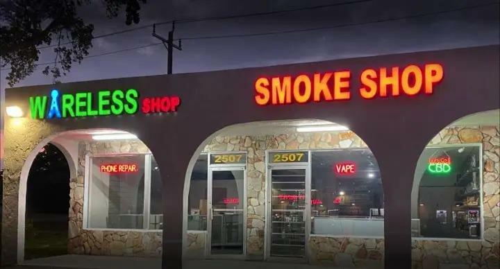 Hollywood Clouds Smokeshop
