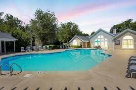 Oak Forest Apartments Pool II